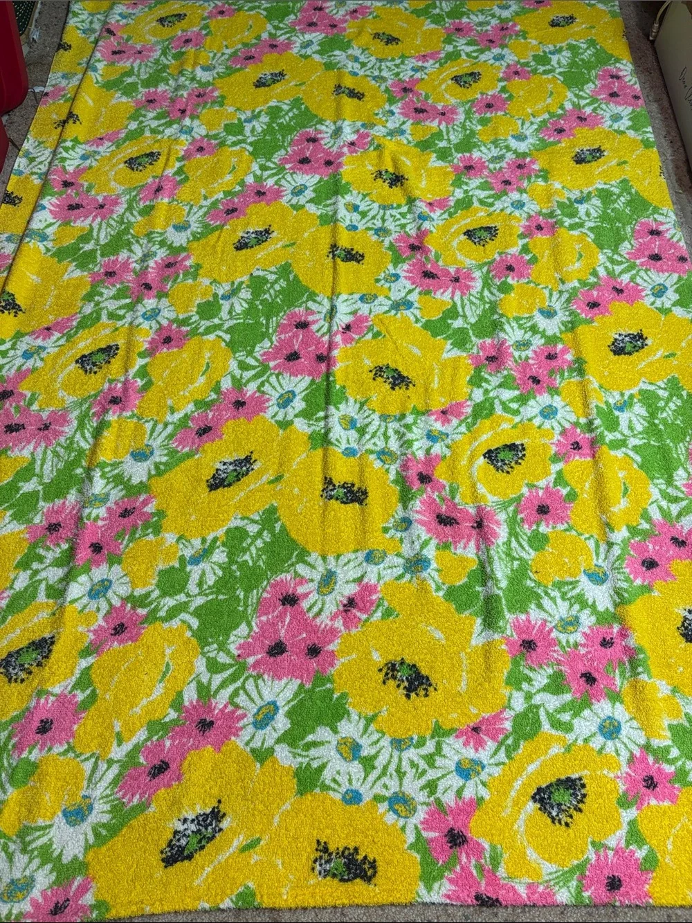 Vtg 70s Flower Power Oversized Beach Towel 46x70 Terry Cloth Fabric